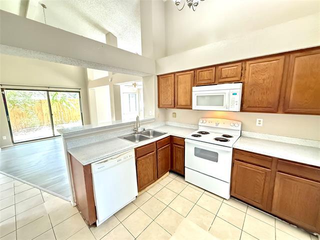 Building Photo - 6010 Hollyleaf Dr