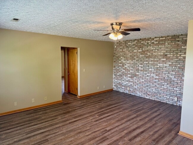 Building Photo - 515 Monroe Ave