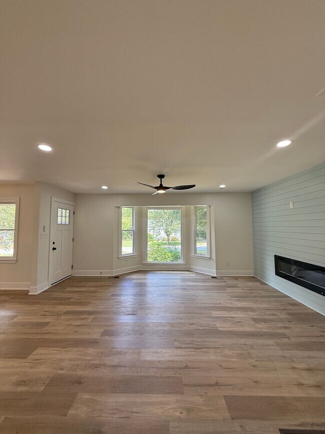 Building Photo - Beautifully Renovated Home in Prime Smyrna...