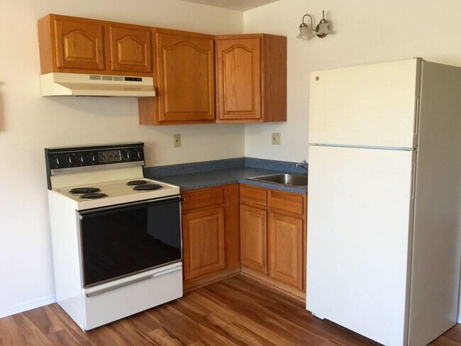 Building Photo - 304 Graceland Dr SE