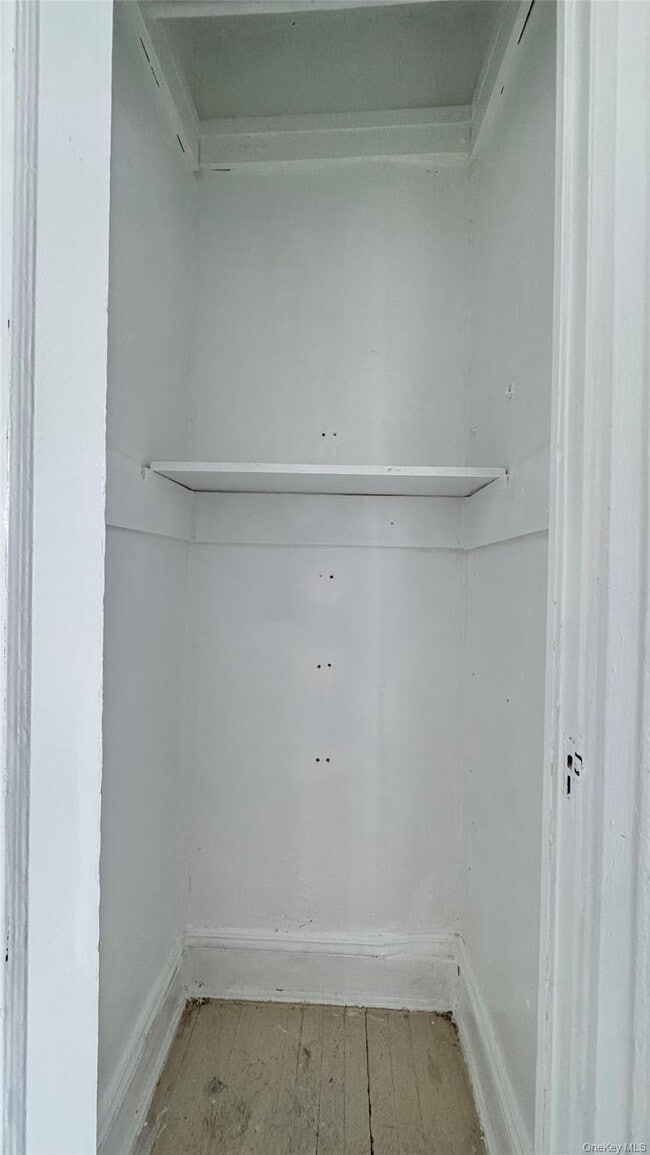 Foto del edificio - 37-54 64th St