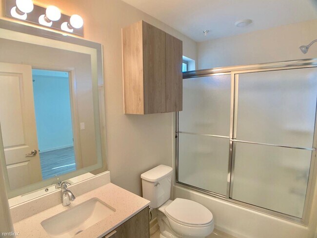 Building Photo - 3 br, 2.5 bath Townhome - 508 Newport Ave ...