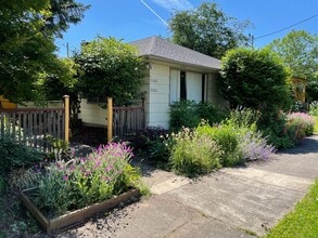 Building Photo - 5246-5248-5248 NE 32nd Pl