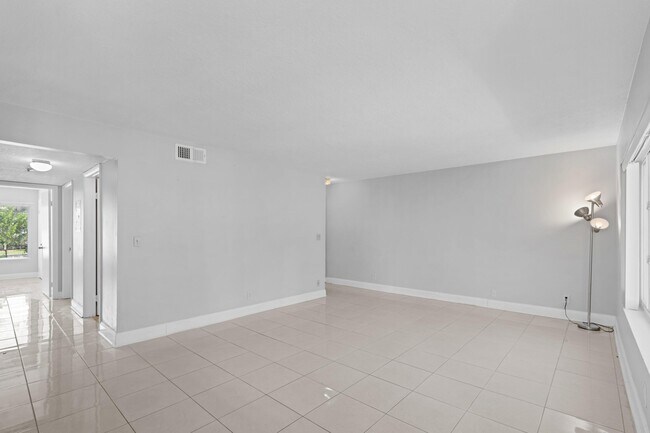Foto del edificio - 815 Boynton Beach Blvd