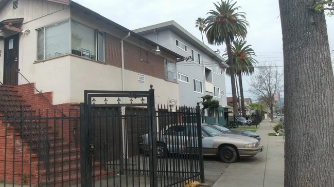 Building Photo - Ashbrook Court Apartments