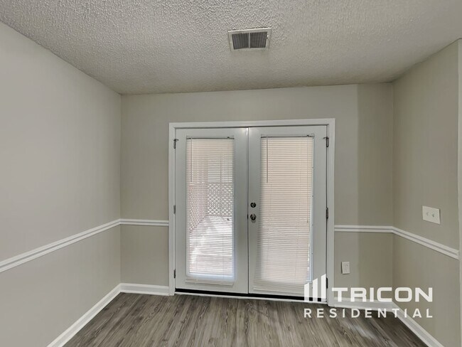 Building Photo - 621 Riverwalk Way