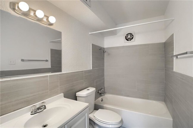Foto del edificio - 1200 E 52nd St