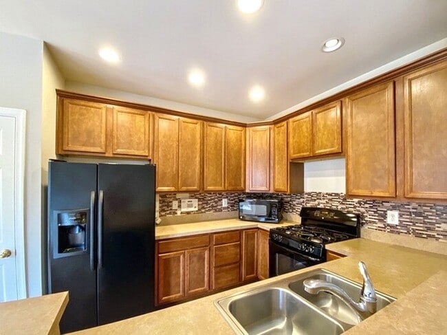 Building Photo - 102 Mooring Ct