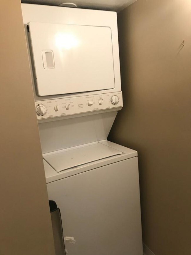 Building Photo - 2 bedroom in Melrose MA 02176