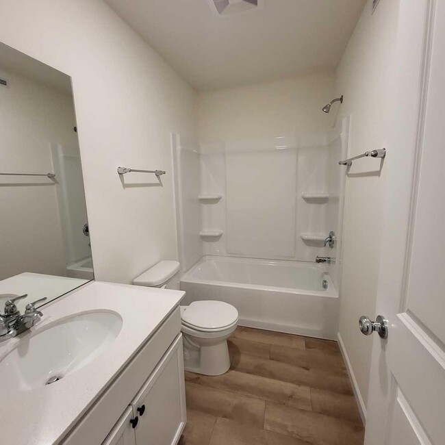 Foto del edificio - 3 bedroom in Naperville IL 60564