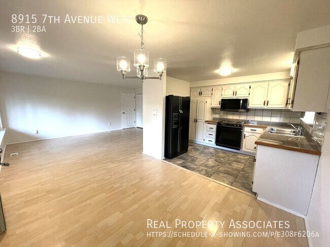 Foto del edificio - House on Cul-de-Sac- Fully Fenced Back Yar...