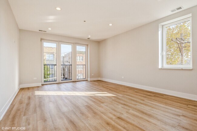 Foto del edificio - 3216 N Karlov Ave