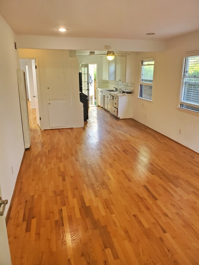 Building Photo - 2353 Ocean Ave