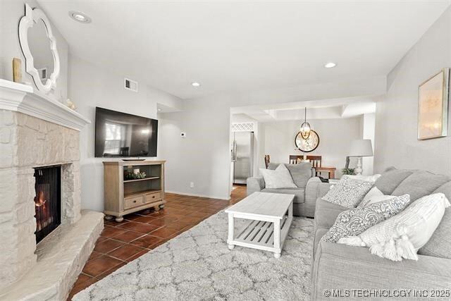Building Photo - 9102 S Urbana Ave
