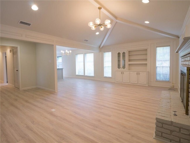 Foto del edificio - 9706 Summerhill Ln