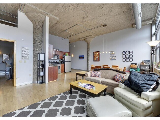Building Photo - 521 S 7th St