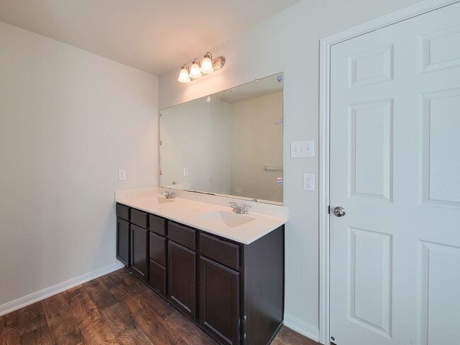 Building Photo - BEAUTIFUL NEW 3 BEDROOM 2 BATH HOME.  GREAT LOCATION CLOSE TO 45 AND BELTWAY 8