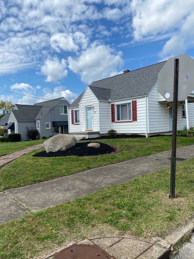 Foto del edificio - 422 Churchill Rd