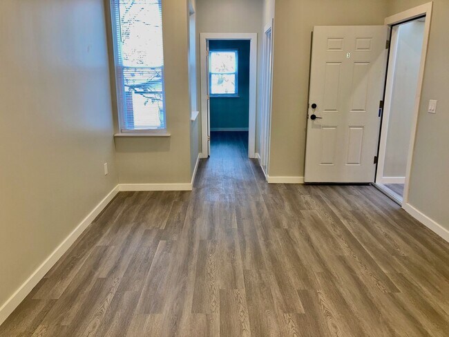 Foto del edificio - 5813 Cedar Ave