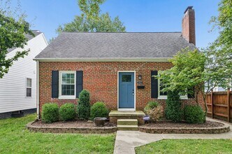 Building Photo - 557 E Royal Forest Blvd