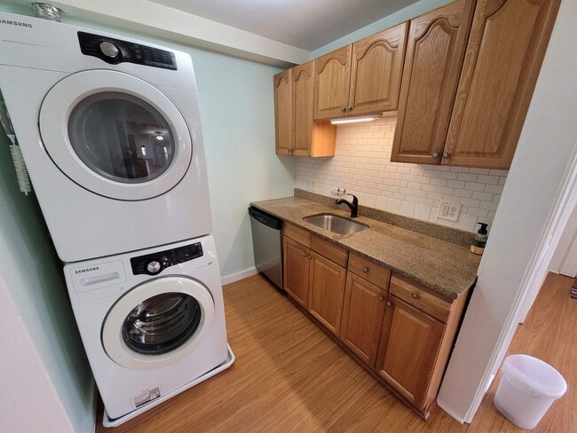 Building Photo - $2350 - 3 Bed / 1 Bath Condominium in Manchester's Somerville Neighborhood with 2 Car Off-Street ...