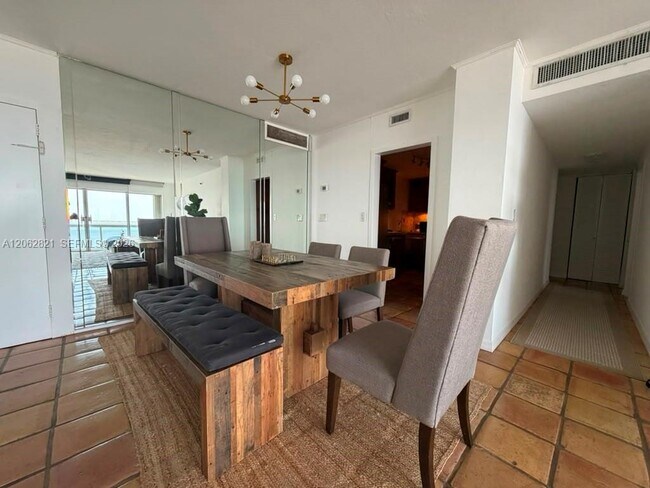Foto del edificio - 2451 Brickell Ave