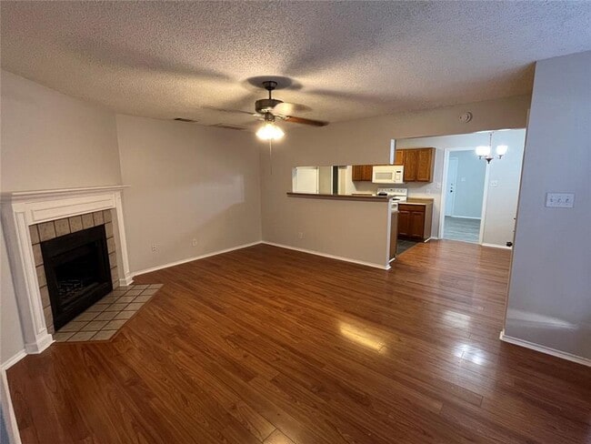 Building Photo - 9113 Japonica Ct