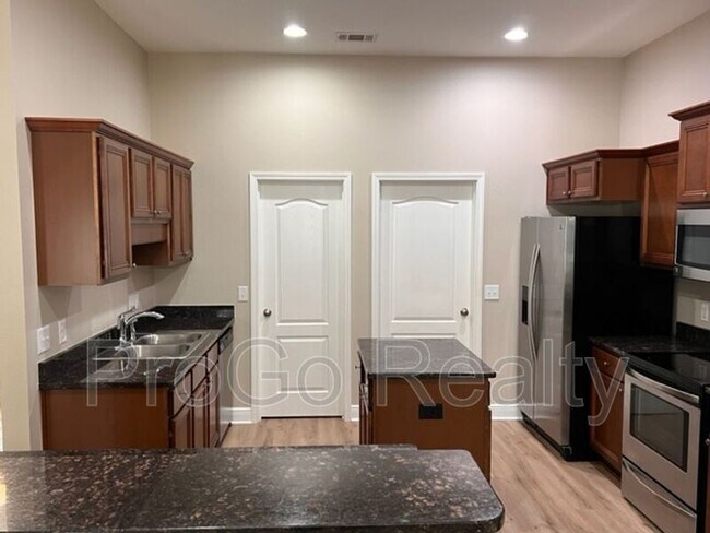 Building Photo - 6129 Autumn Pines Cir