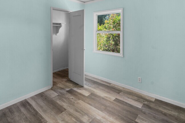 Foto del edificio - 6285 Sunnymere Ave