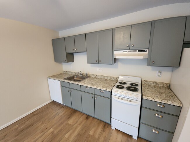 New appliances, remodeled kitchen - 24 West Rd