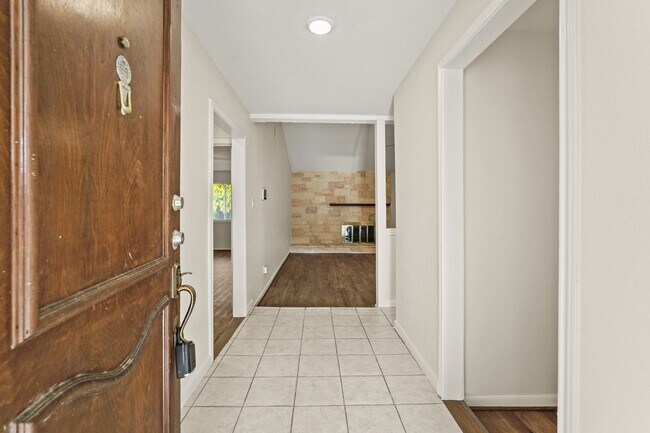 Foto del edificio - 1426 Ashwood Dr