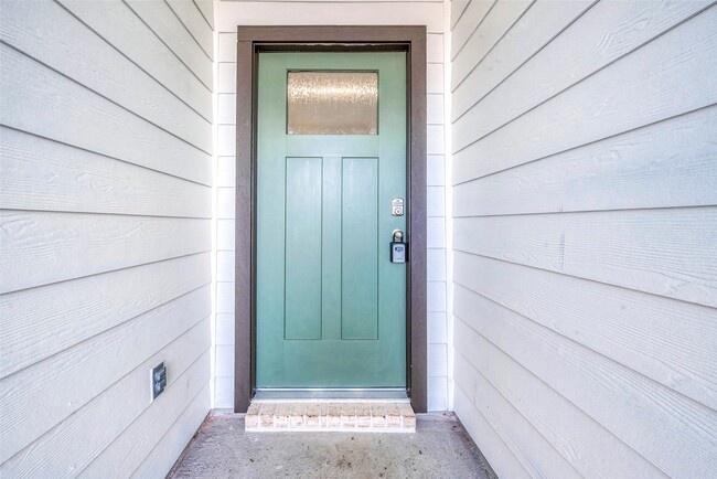 Building Photo - 4906 Edgewood Dr