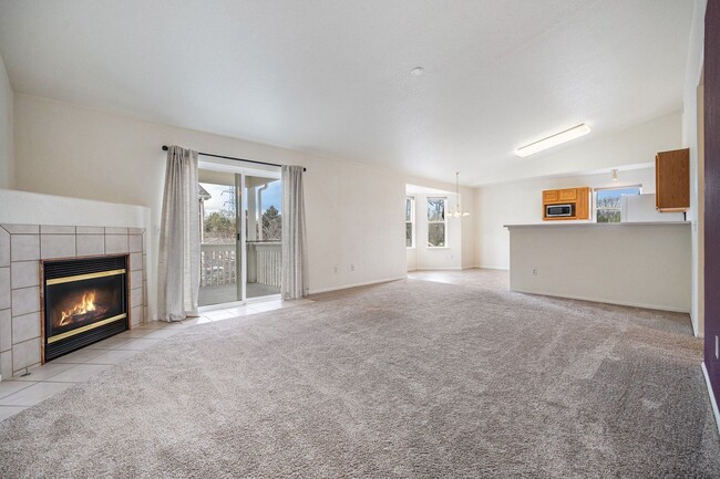 Building Photo - Check out this beauty - Available now!!