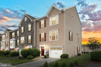 Building Photo - 1261 Elderslie Ln