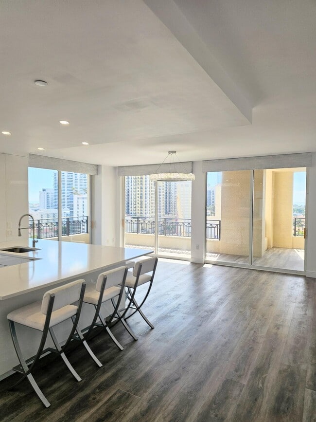 Building Photo - 550 Okeechobee Blvd