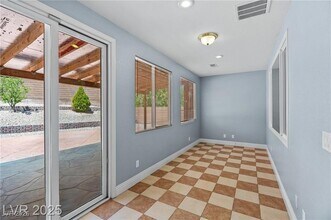 Building Photo - 10281 Wolves Den Ln