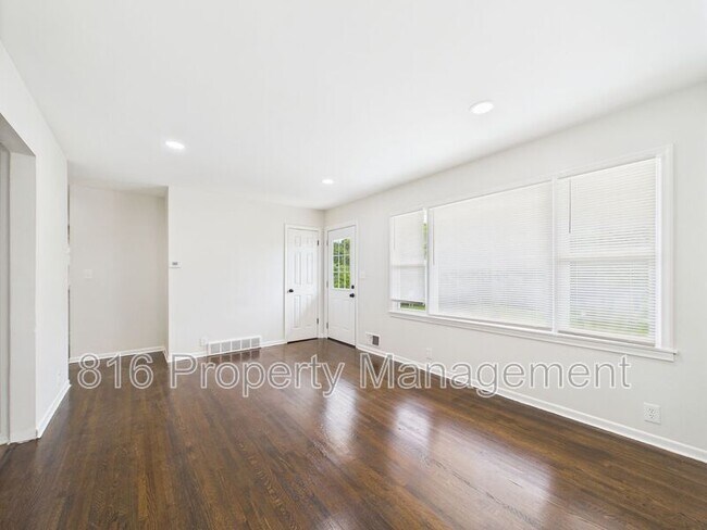 Building Photo - 11214 E Lexington Ave