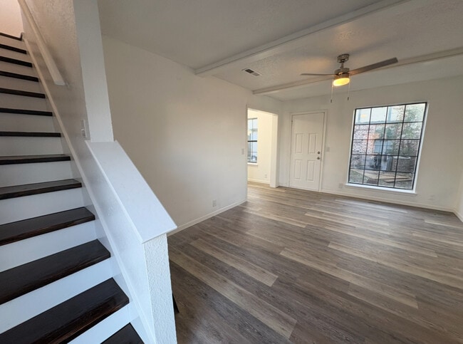 Building Photo - College Park Townhouses