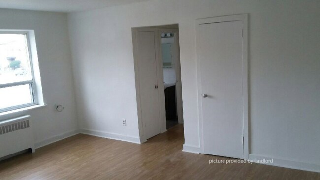 Building Photo - 1 Bedroom Apartment located along The King...