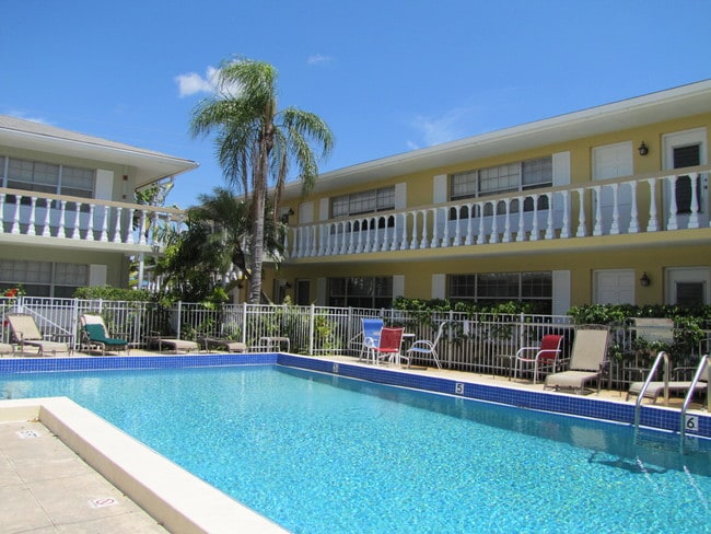 Building Photo - Villas Isabel