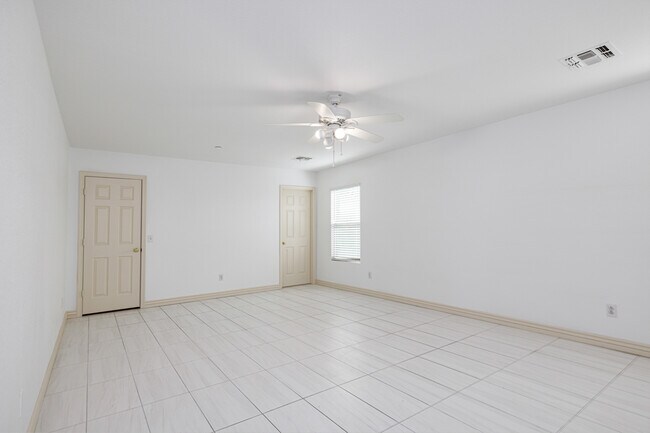 Foto del edificio - 7500 E Deer Valley Rd