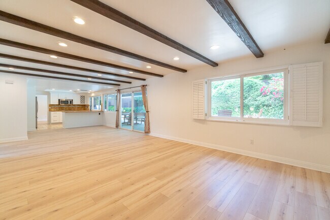 Family Room - 4220 Towhee Dr