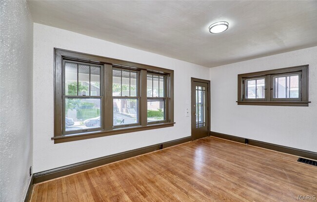 Building Photo - 5021 Ray Ave