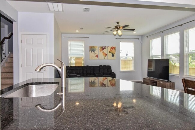 Building Photo - 422 Northern Red Oak Dr