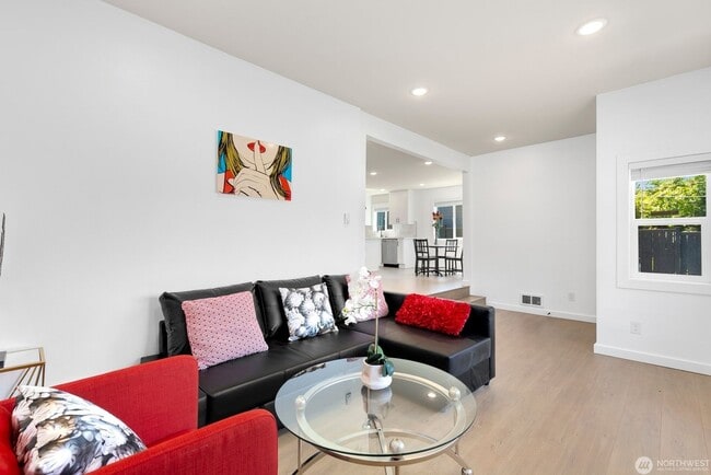 Foto del edificio - Remodeled, move in condition!