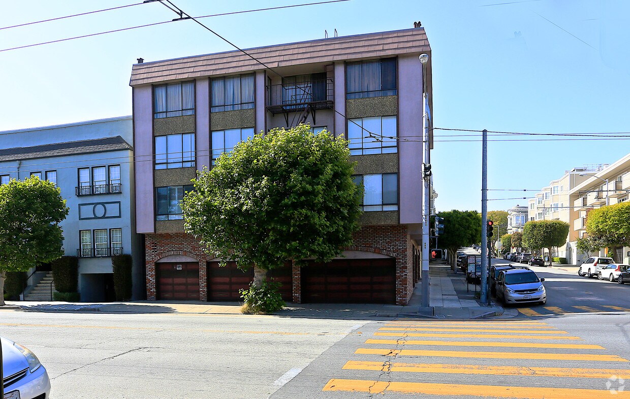 Building Photo - 499 Walnut St
