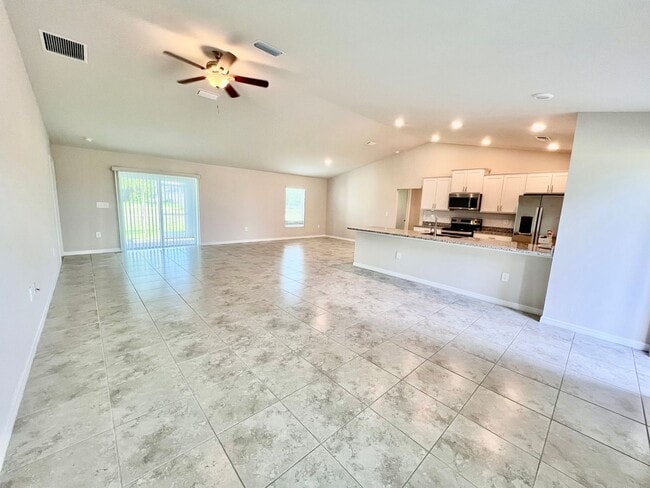 Building Photo - Stunning 3-Bedroom Single Family Home with...