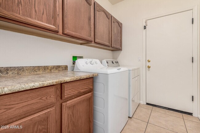 Building Photo - 7352 W Valencia Dr