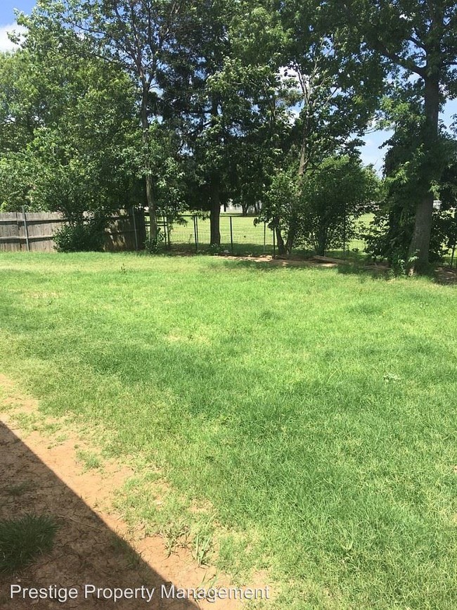 Foto del edificio - 126 Meadows Ln