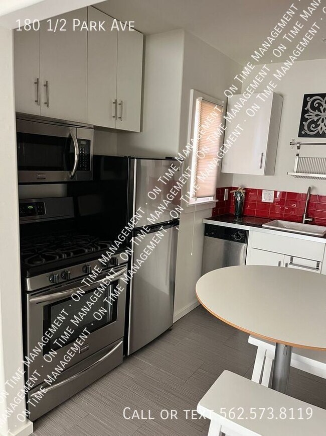 Building Photo - Studio/1 Bath in the Heart Of Belmont Shore